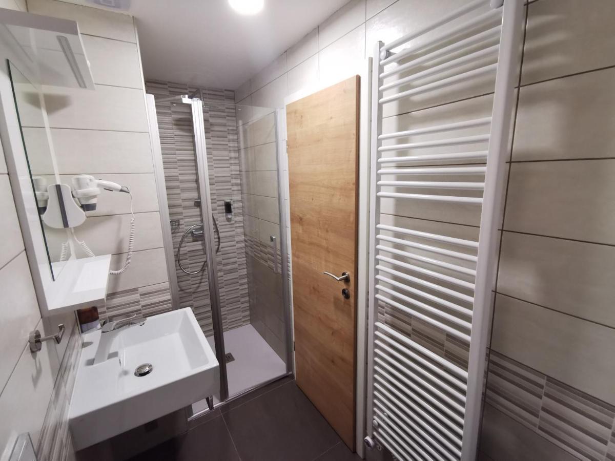Gostilna S Prenocisci Pav Hotel Rakek Екстериор снимка