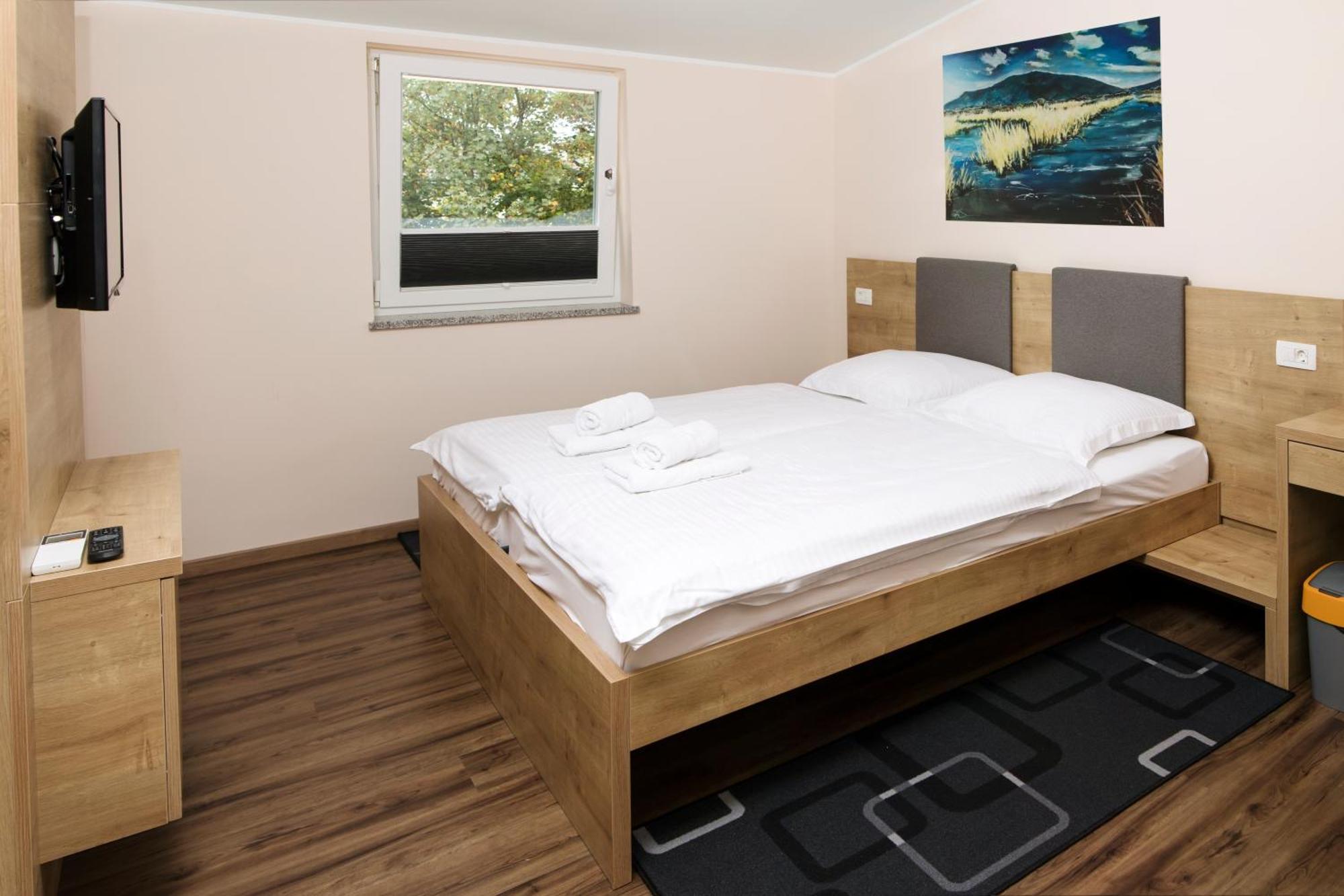 Gostilna S Prenocisci Pav Hotel Rakek Екстериор снимка
