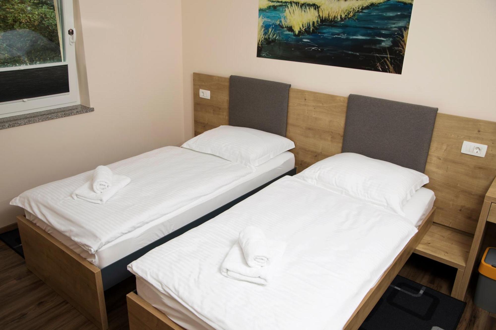 Gostilna S Prenocisci Pav Hotel Rakek Екстериор снимка