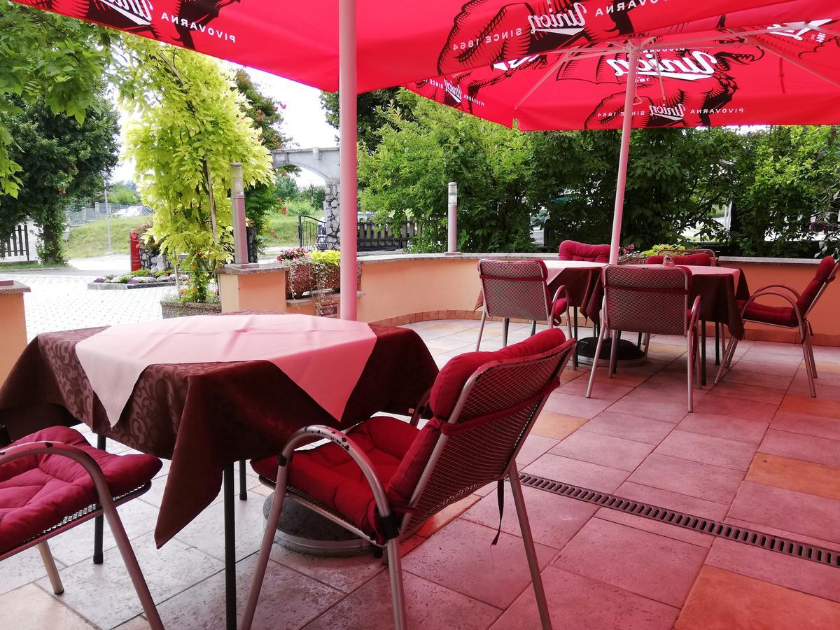 Gostilna S Prenocisci Pav Hotel Rakek Екстериор снимка